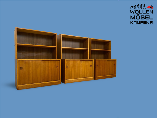 1/3 Stilvoller kleiner skandinavischer Bücherschrank mit Schiebetüren & hübschen Holzgriffen # Regal Bücherregal Kommode Highboard Bibliothek Sideboard Danish Design Mid-Century Vintage # Stückpreis