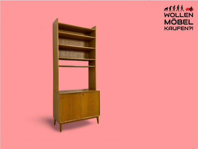 WMK Schöner und raumaufhellender skandinavischer Regalschrank in Eiche mit konischen Füßen & verstellbaren Regalböden # Regal Bücherregal Bücherschrank Kommode Highboard 70er Vintage Mid-Century