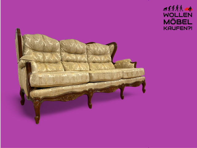 WMK Wunderschönes, sehr bequemes und gut erhaltenes Vintage Sofa im Barock Stil mit gestepptem goldfarbenem Polsterbezug, reichverziertem Holzrahmen und 4 Kissen # Couch Chaiselongue Rokoko Stilmöbel