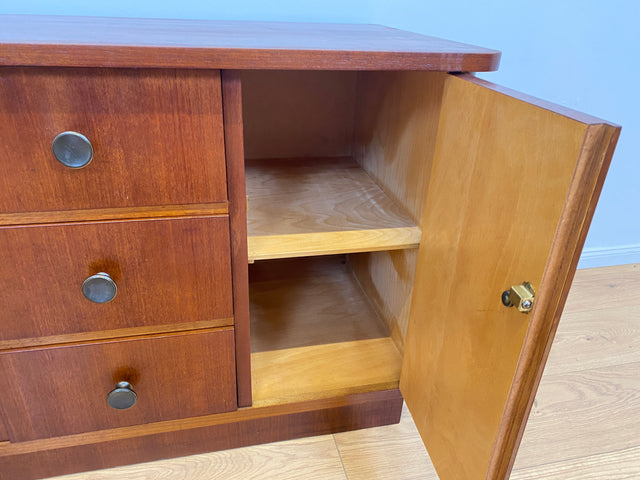 WMK # Very pretty &amp; well-preserved 50s chest of drawers made of solid wood with drawers &amp; beautiful brass handles # Sideboard, laundry chest, cupboard, sideboard, lowboard, TV lowboard, vintage mid-century 60s