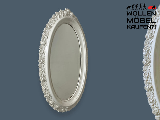 WMK I Versand möglich I Sehr schöner weißer ovaler 70er Jahre Spiegel im Barock Stil mit floralem Kunststoff Spiegelrahmen I Wandspiegel Flurspiegel Mirror Rokoko Vintage I Berlin Dresden Stuttgart