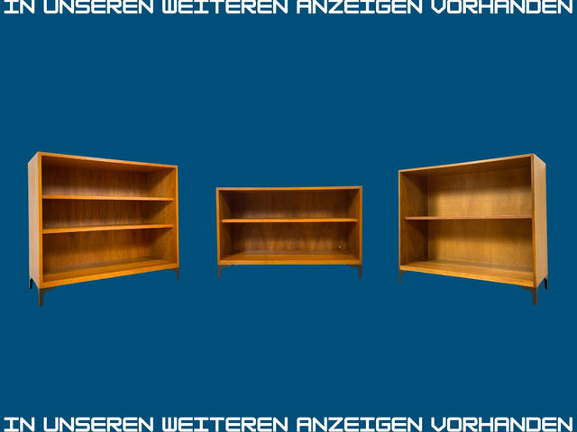 Sehr schönes niedriges Mid-Century Regal in Nussbaum auf neuen Metallfüßen I Bücherregal Bücherschrank Holzregal Bookshelf Küchenregal Badregal Sideboard Vintage 60er I