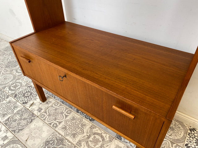 WMK Stilvoller & gut erhaltener skandinavische Bücherschrank aus vollem Holz im Teak , mit verstellbaren Regalböden # Regal Bücherregal Sideboard Fernsehkommode Danish Design Vintage Teakholz 60er