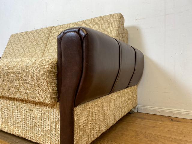 Retro pur! Gemütliche 70er Jahre Couch mit Schlaffunktion mit hellem Originalbezug I Sofa Couch Schlafsofa Schlafcouch Klappcouch Daybed Sitzgarnitur Vintage Space Age 60er I