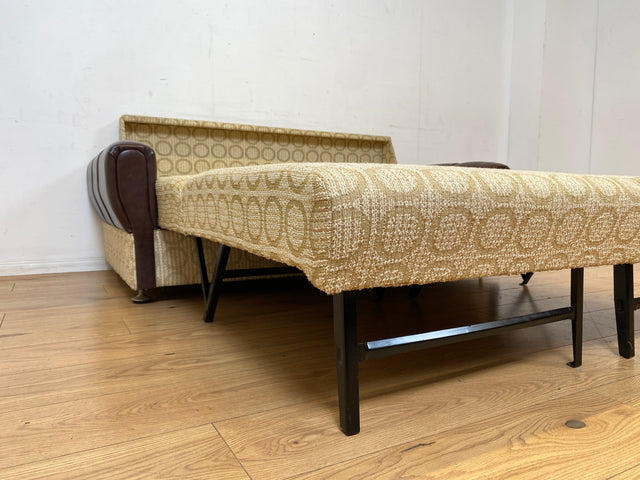 Retro pur! Gemütliche 70er Jahre Couch mit Schlaffunktion mit hellem Originalbezug I Sofa Couch Schlafsofa Schlafcouch Klappcouch Daybed Sitzgarnitur Vintage Space Age 60er I