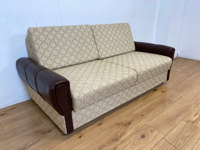 Retro pur! Gemütliche 70er Jahre Couch mit Schlaffunktion mit hellem Originalbezug I Sofa Couch Schlafsofa Schlafcouch Klappcouch Daybed Sitzgarnitur Vintage Space Age 60er I