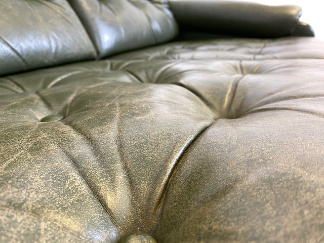 WMK # Stilvolles & äußerst bequemes skandinavisches Ledersofa mit gestepptem Echtleder Bezug in grün mit charaktervoller Alterspatina # 2er Sofa Couch Ledercouch 2-Sitzer Chesterfield Leder Vintage