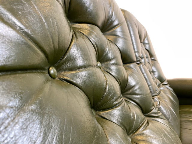 WMK # Stilvolles & äußerst bequemes skandinavisches Ledersofa mit gestepptem Echtleder Bezug in grün mit charaktervoller Alterspatina # 2er Sofa Couch Ledercouch 2-Sitzer Chesterfield Leder Vintage