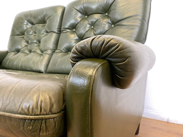 WMK # Stilvolles & äußerst bequemes skandinavisches Ledersofa mit gestepptem Echtleder Bezug in grün mit charaktervoller Alterspatina # 2er Sofa Couch Ledercouch 2-Sitzer Chesterfield Leder Vintage