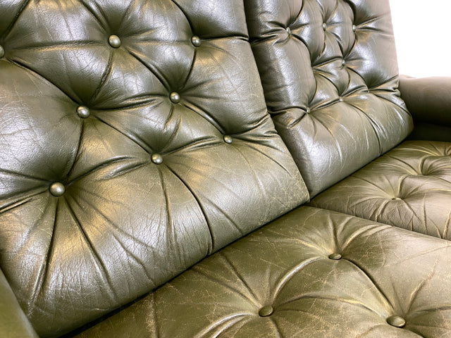 WMK # Stilvolles & äußerst bequemes skandinavisches Ledersofa mit gestepptem Echtleder Bezug in grün mit charaktervoller Alterspatina # 2er Sofa Couch Ledercouch 2-Sitzer Chesterfield Leder Vintage