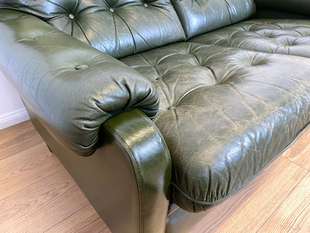 WMK # Stilvolles & äußerst bequemes skandinavisches Ledersofa mit gestepptem Echtleder Bezug in grün mit charaktervoller Alterspatina # 2er Sofa Couch Ledercouch 2-Sitzer Chesterfield Leder Vintage