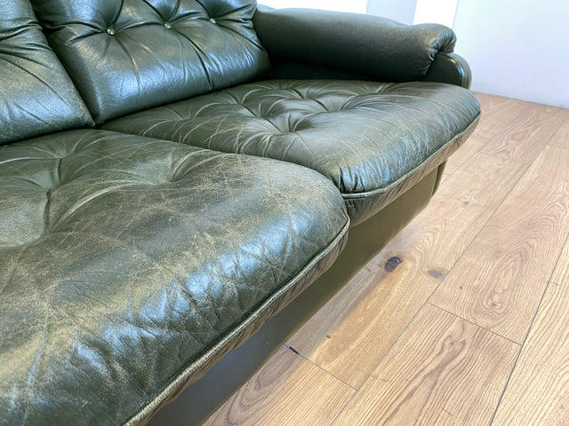 WMK # Stilvolles & äußerst bequemes skandinavisches Ledersofa mit gestepptem Echtleder Bezug in grün mit charaktervoller Alterspatina # 2er Sofa Couch Ledercouch 2-Sitzer Chesterfield Leder Vintage