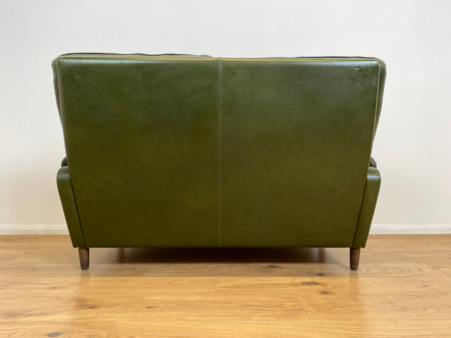 WMK # Stilvolles & äußerst bequemes skandinavisches Ledersofa mit gestepptem Echtleder Bezug in grün mit charaktervoller Alterspatina # 2er Sofa Couch Ledercouch 2-Sitzer Chesterfield Leder Vintage
