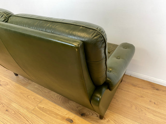 WMK # Stilvolles & äußerst bequemes skandinavisches Ledersofa mit gestepptem Echtleder Bezug in grün mit charaktervoller Alterspatina # 2er Sofa Couch Ledercouch 2-Sitzer Chesterfield Leder Vintage