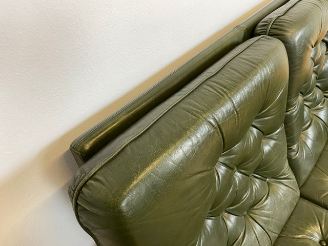 WMK # Stilvolles & äußerst bequemes skandinavisches Ledersofa mit gestepptem Echtleder Bezug in grün mit charaktervoller Alterspatina # 2er Sofa Couch Ledercouch 2-Sitzer Chesterfield Leder Vintage