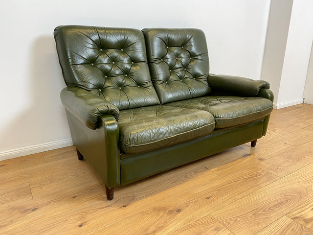WMK # Stilvolles & äußerst bequemes skandinavisches Ledersofa mit gestepptem Echtleder Bezug in grün mit charaktervoller Alterspatina # 2er Sofa Couch Ledercouch 2-Sitzer Chesterfield Leder Vintage