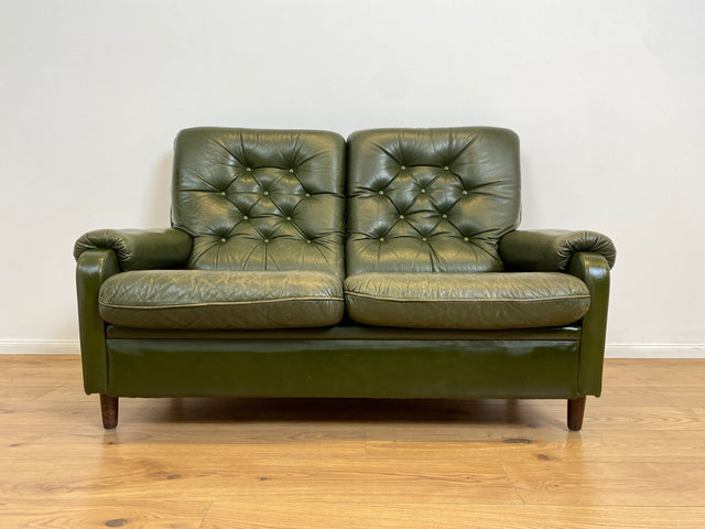 WMK # Stilvolles & äußerst bequemes skandinavisches Ledersofa mit gestepptem Echtleder Bezug in grün mit charaktervoller Alterspatina # 2er Sofa Couch Ledercouch 2-Sitzer Chesterfield Leder Vintage