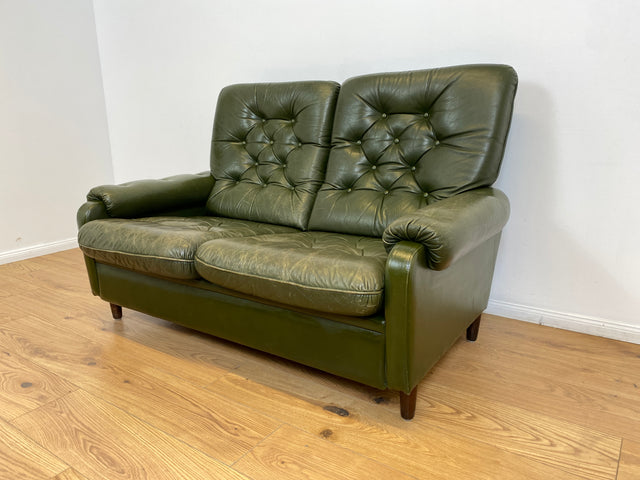 WMK # Stilvolles & äußerst bequemes skandinavisches Ledersofa mit gestepptem Echtleder Bezug in grün mit charaktervoller Alterspatina # 2er Sofa Couch Ledercouch 2-Sitzer Chesterfield Leder Vintage