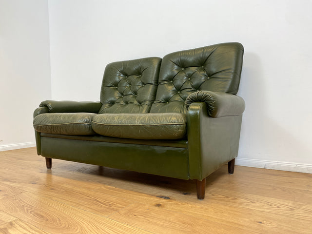 WMK # Stilvolles & äußerst bequemes skandinavisches Ledersofa mit gestepptem Echtleder Bezug in grün mit charaktervoller Alterspatina # 2er Sofa Couch Ledercouch 2-Sitzer Chesterfield Leder Vintage