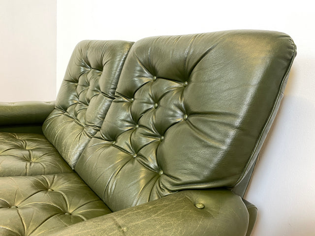 WMK # Stilvolles & äußerst bequemes skandinavisches Ledersofa mit gestepptem Echtleder Bezug in grün mit charaktervoller Alterspatina # 2er Sofa Couch Ledercouch 2-Sitzer Chesterfield Leder Vintage