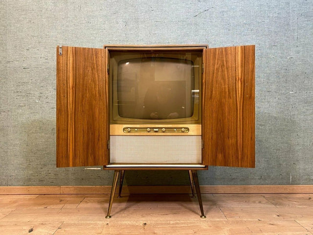 WMK Wunderschöne mid-century Fernsehenkommode mit Fernsehen als Deko - Lieferung möglich