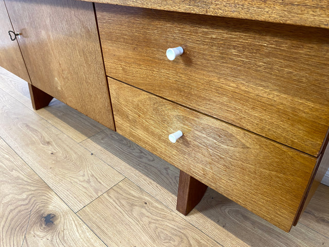 WMK I Schönes 160cm langes Mid-Century Lowboard mit Schubladen und hübschen Originalgriffen I Sideboard Kommode Anrichte Fernsehkommode TV Bank Vintage Möbel Retro 60er 70er Berlin Hamburg Regensburg