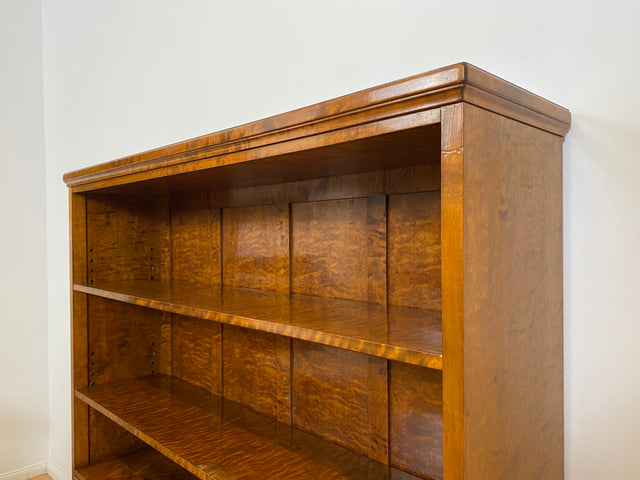 WMK # Eleganter und sehr gut erhaltener 1930er Jahre Art Deco Bücherschrank aus vollem Holz in edlem Flammenmuster # Bücherregal Regal Highboard Geschirrschrank Kommode Sideboard Mid-Century Vintage