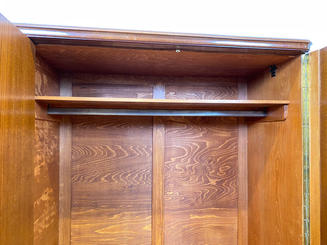 WMK I Sehr schöner und perfekt aufgeteilter 1930er Jahre Art Deco Kleiderschrank aus vollem Holz in Nussbaum I Schrank Schlafzimmerschrank Wäscheschrank Wardrobe Antik Vintage Berlin Magdeburg Bayern