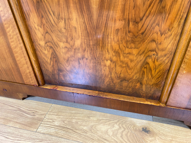 WMK I Sehr schöner und perfekt aufgeteilter 1930er Jahre Art Deco Kleiderschrank aus vollem Holz in Nussbaum I Schrank Schlafzimmerschrank Wäscheschrank Wardrobe Antik Vintage Berlin Magdeburg Bayern