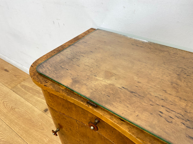 WMK I 1/2 Sehr schöner 1930er Jahre Art Deco Nachttisch aus vollem Holz mit Schublade und Glasauflage I Nachtkommode Nachtschrank Nachtschränkchen Night Stand Vintage Antik Berlin Leipzig Stuttgart