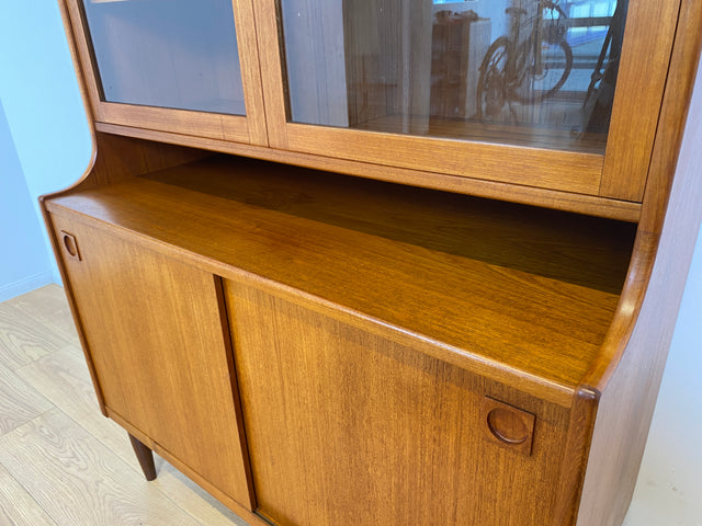 WMK # Hochwertige skandinavische Mid-Century Designer Vitrine von Brouer Møbelfabrik aus massivem Teakholz # Regal Bücherschrank Bücherregal Highboard Sideboard Glass Cabinet Danish Design Vintage