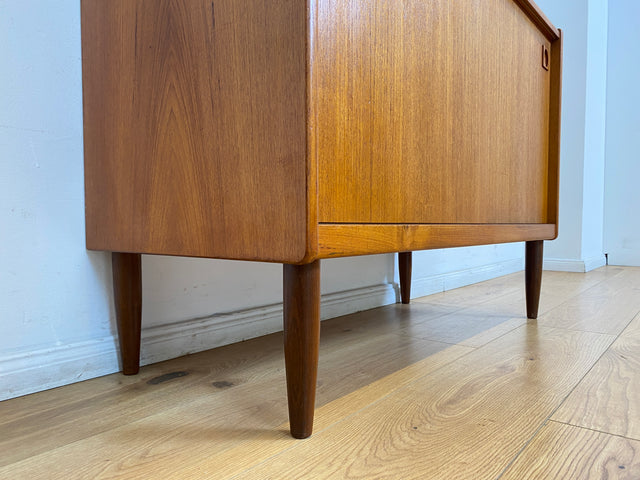 WMK # Hochwertige skandinavische Mid-Century Designer Vitrine von Brouer Møbelfabrik aus massivem Teakholz # Regal Bücherschrank Bücherregal Highboard Sideboard Glass Cabinet Danish Design Vintage