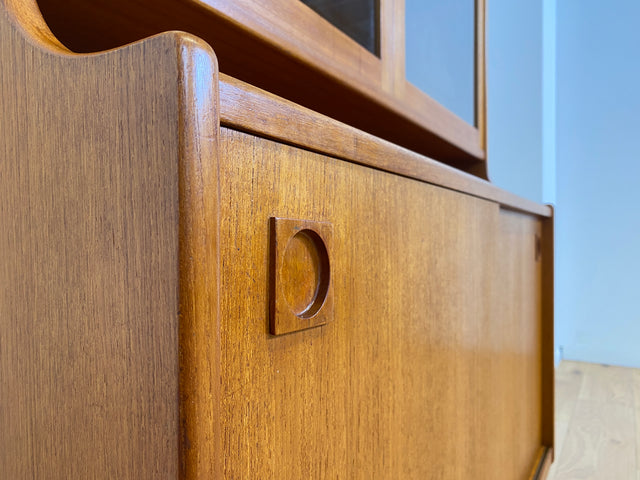 WMK # Hochwertige skandinavische Mid-Century Designer Vitrine von Brouer Møbelfabrik aus massivem Teakholz # Regal Bücherschrank Bücherregal Highboard Sideboard Glass Cabinet Danish Design Vintage