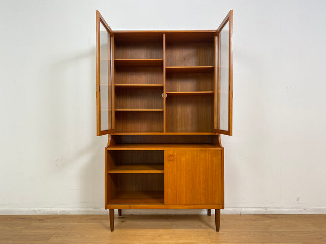 WMK # Hochwertige skandinavische Mid-Century Designer Vitrine von Brouer Møbelfabrik aus massivem Teakholz # Regal Bücherschrank Bücherregal Highboard Sideboard Glass Cabinet Danish Design Vintage