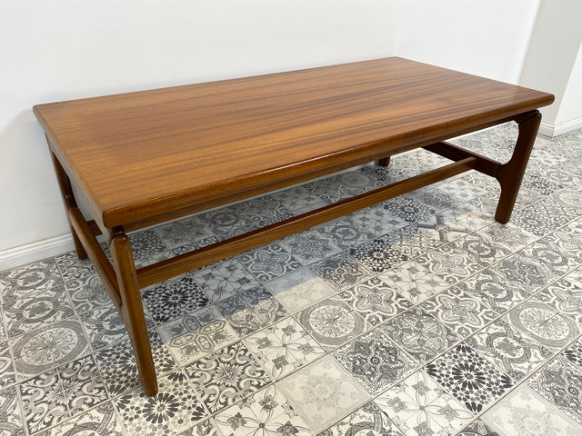 WMK Formschöner und gut erhaltener Danish Design Couchtisch mit wunderschöner Maserung # Wohnzimmertisch Tisch Table 60er Mad Men Vintage Skandinavisch Hygge - Lieferung möglich