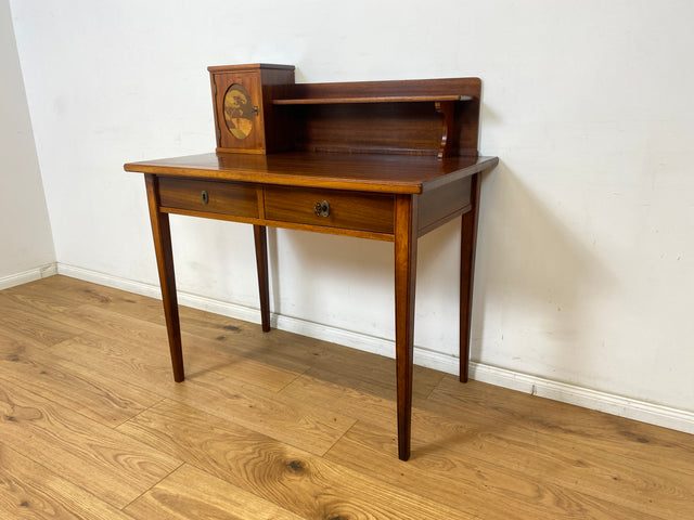 WMK Eleganter und sehr gut erhaltener kleiner antiker Schreibtisch aus vollem Holz in Mahagoni mit hübschen Intarsien # Arbeitstisch Lady Sekretär Schminktisch Frisiertisch Desk Vintage Jugendstil