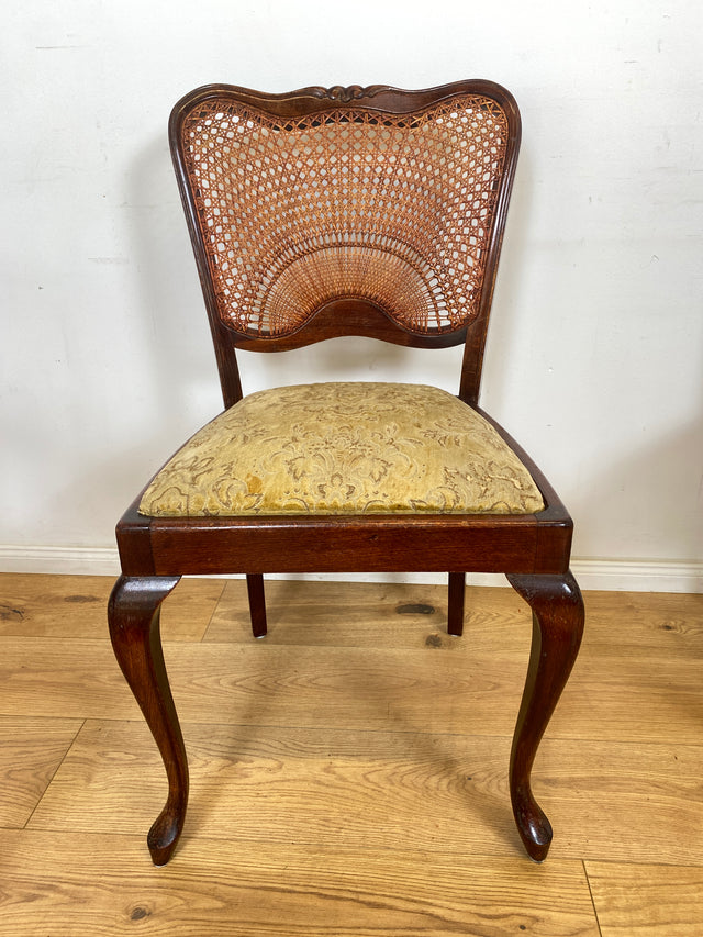 WMK Set aus 4 eleganten und gut erhaltenen 60er Jahre Chippendale Esszimmerstühlen mit intaktem Wiener Geflecht und vornehmen Originalbezug # Stühle Küchenstühle Holzstühle Dining Chairs Vintage