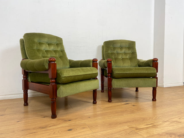 WMK 1/2 Stilvoller und sehr gut erhaltener skandinavischer Sessel mit grünem Samtbezug und gedrechseltem Holzgestell # Sessel Loungesessel Lesesessel Relaxsessel Sitzgarnitur Mid-Century Vintage