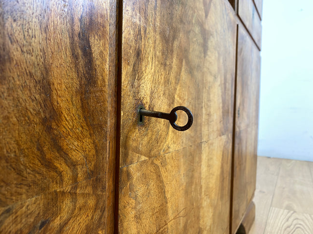 WMK I Made in SO36 I Wunderschöne 30er Jahre Art Deco Kommode aus vollem Holz mit Vitrine und Schubladen I Schrank Sideboard TV Lowboard Flurkommode Wäschekommode Vintage Antik Berlin Hamburg München