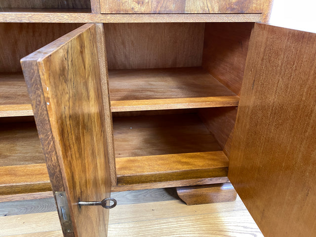 WMK I Made in SO36 I Wunderschöne 30er Jahre Art Deco Kommode aus vollem Holz mit Vitrine und Schubladen I Schrank Sideboard TV Lowboard Flurkommode Wäschekommode Vintage Antik Berlin Hamburg München