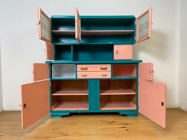 WMK I Sehr schöne jedoch etwas abgenutzte 30er Jahre Art Deco Küchenanrichte in Rosa und Grün mit Originalgläsern