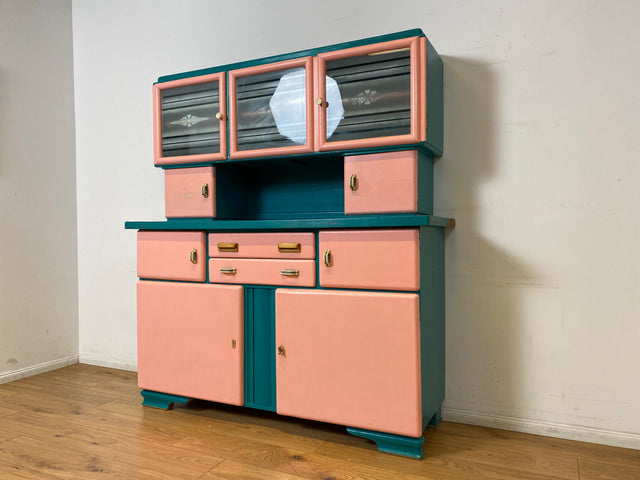 WMK I Sehr schöne jedoch etwas abgenutzte 30er Jahre Art Deco Küchenanrichte in Rosa und Grün mit Originalgläsern