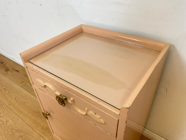 WMK # Sehr schöner 30er Jahre Art Deco Nachttisch in zart Rosa aus vollem Holz mit Schublade und Messinggriffen # Nachtschrank Nachtkommode Kommode Bedside Table Antik Vintage Berlin Schwerin Köln