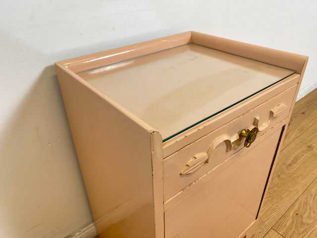 WMK # Sehr schöner 30er Jahre Art Deco Nachttisch in zart Rosa aus vollem Holz mit Schublade und Messinggriffen # Nachtschrank Nachtkommode Kommode Bedside Table Antik Vintage Berlin Schwerin Köln