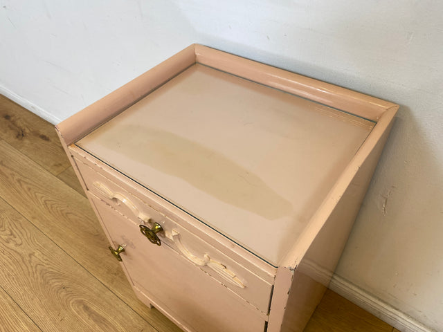 WMK # Sehr schöner 30er Jahre Art Deco Nachttisch in zart Rosa aus vollem Holz mit Schublade und Messinggriffen # Nachtschrank Nachtkommode Kommode Bedside Table Antik Vintage Berlin Schwerin Köln