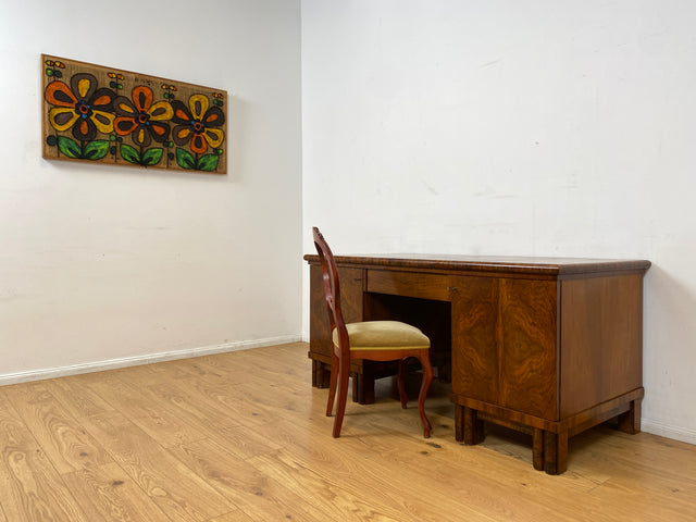 WMK I Imposanter freistehender 30er Jahre Art Deco Schreibtisch aus vollem Holz in edlem Walnuss