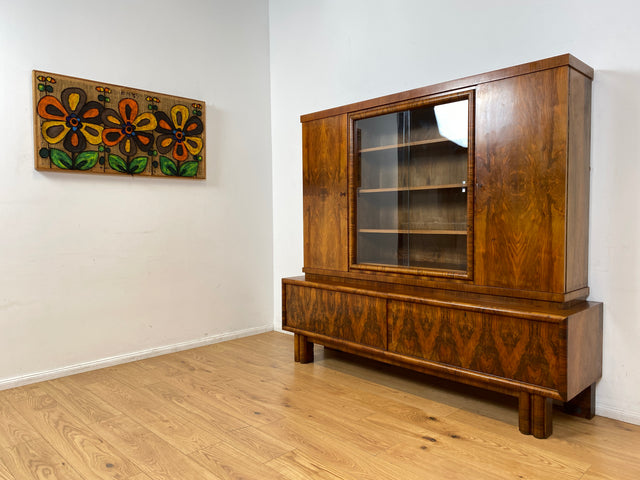 WMK I Wunderschöner 30er Jahre Art Deco Wohnzimmerschrank I Vollholz in edlem Walnuss I Schrank Vitrine Bücherschrank Büchervitrine Herrenzimmer Sideboard Antik Vintage Dresden NRW Bayern