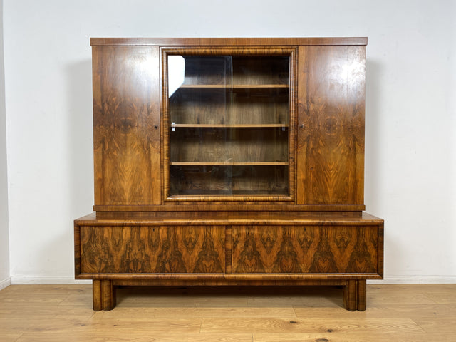 WMK I Wunderschöner 30er Jahre Art Deco Wohnzimmerschrank I Vollholz in edlem Walnuss I Schrank Vitrine Bücherschrank Büchervitrine Herrenzimmer Sideboard Antik Vintage Dresden NRW Bayern