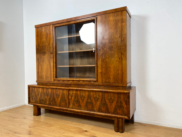 WMK I Wunderschöner 30er Jahre Art Deco Wohnzimmerschrank I Vollholz in edlem Walnuss I Schrank Vitrine Bücherschrank Büchervitrine Herrenzimmer Sideboard Antik Vintage Dresden NRW Bayern