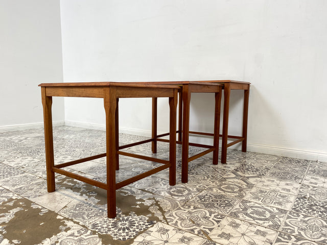 WMK Stilvoller und gut erhaltener skandinavischer 3-in-1 Satztisch aus Teakholz mit kunstvollen Fliesen # Couchtisch Wohnzimmertisch Fliesentisch Beistelltisch Danish Design Mid-Century Teak Vintage